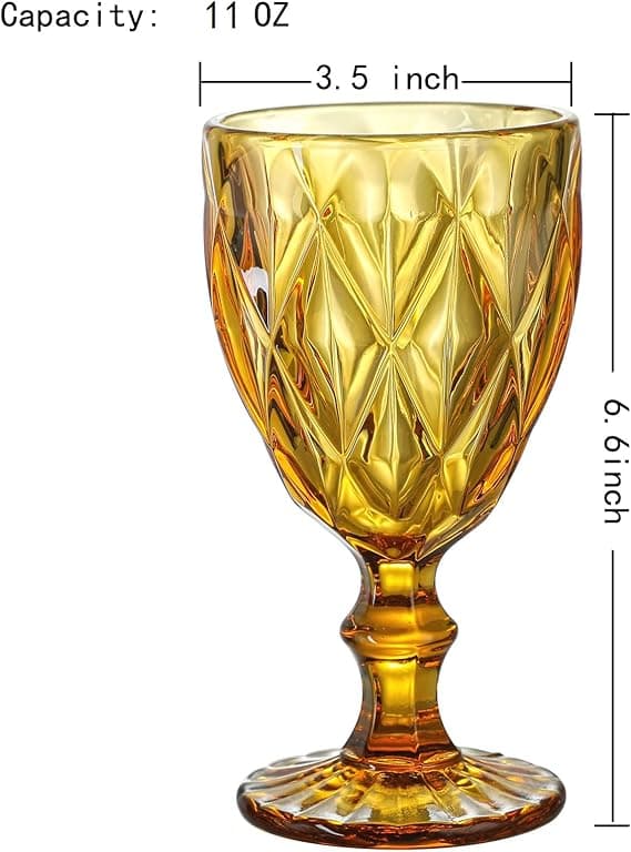 Fargede vinglass, glassbeger, preget vintagemønster, farget