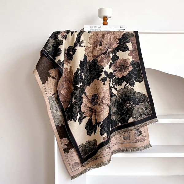 Stor, mørkebrun/svart jacquardvevd oversized sjal/skjerf med kasjmirfølelse