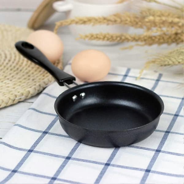 Mini Frying Pan for One Egg, 4.7 \" 12cm Mini Egg Pan with Handle Heat Resistant Non-Stick Pan, Portable Camping Frying Pan Induction Cooker