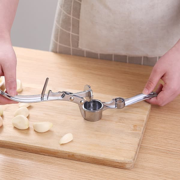 Garlic Press in Steel - Ginger Crusher - Kitchen Utensil - Easy to