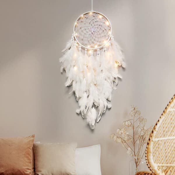 Boho drømmefanger med LED-lys og fjer til børneværelset