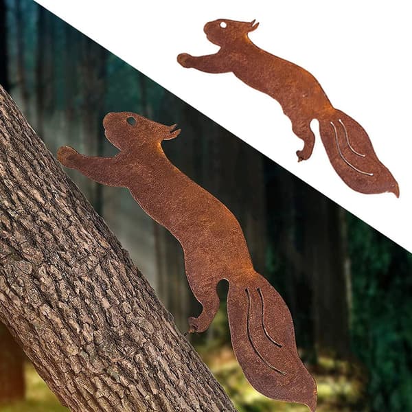 Egern til Træ - Metal Havepynt - 42 cm - Naturlig Rustpatina