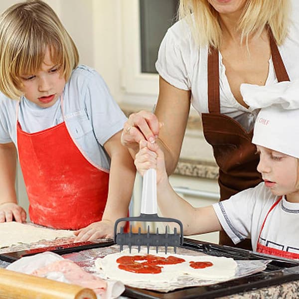 Pizzataikinapiikkirulla, leipäpiikkirulla pizzakakkulevyyn, keittiövälineet, tarvikkeet