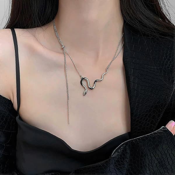 Punk Orm Choker Halskæde Sølv Kort Orm Vedhæng Halskæde Gotisk Slange Choker Halskæde Justerbar Orm Halskæde Smykker til Kvinder og Piger