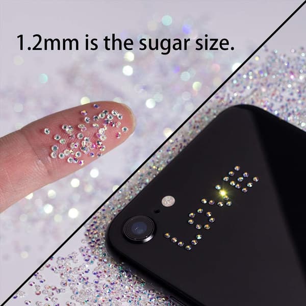 Et sæt med 10.000 1,2 mm regnbuefarvede mini-rhinsten i glas til kreativitet