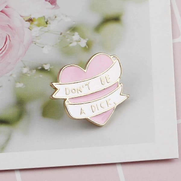 Pink Hjerte Broche 'Vær ikke en idiot' Hjerteformet Blød Emalje Revers Nål Badge 2,8x2,4cm