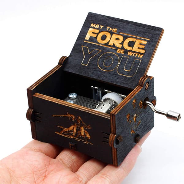 Sort træ-spilledåse Star Wars, antik håndskåret håndsvinget træ