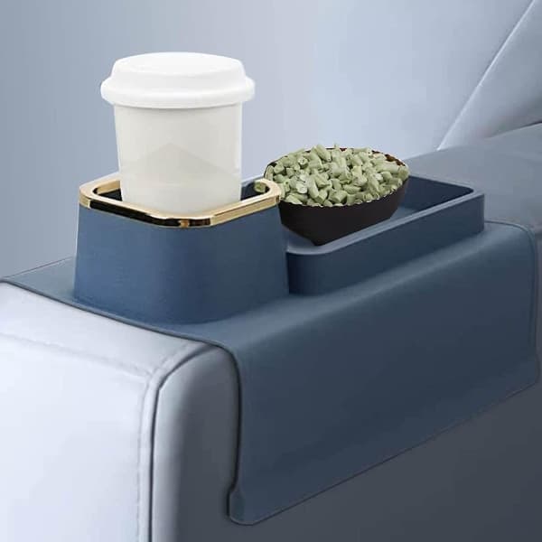 Sklisikker silikon sofa armbrett med koppholder Sofa koppholderbrett Armlene Fjernkontroll og arrangør Blå