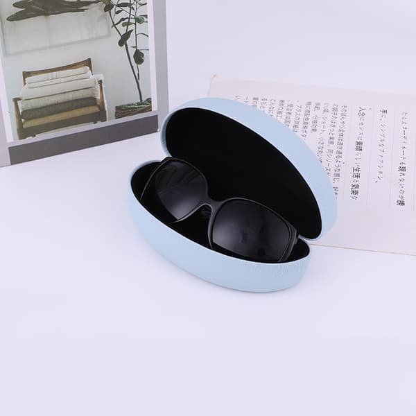 Hard ash with yellow sunglasses, large ash with classic sunglasses, g