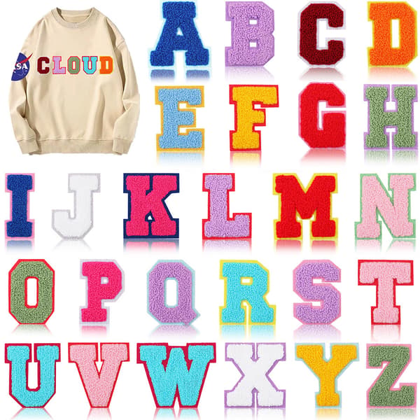 26 kirjottua monogrammia maastokuviossa ompeluun