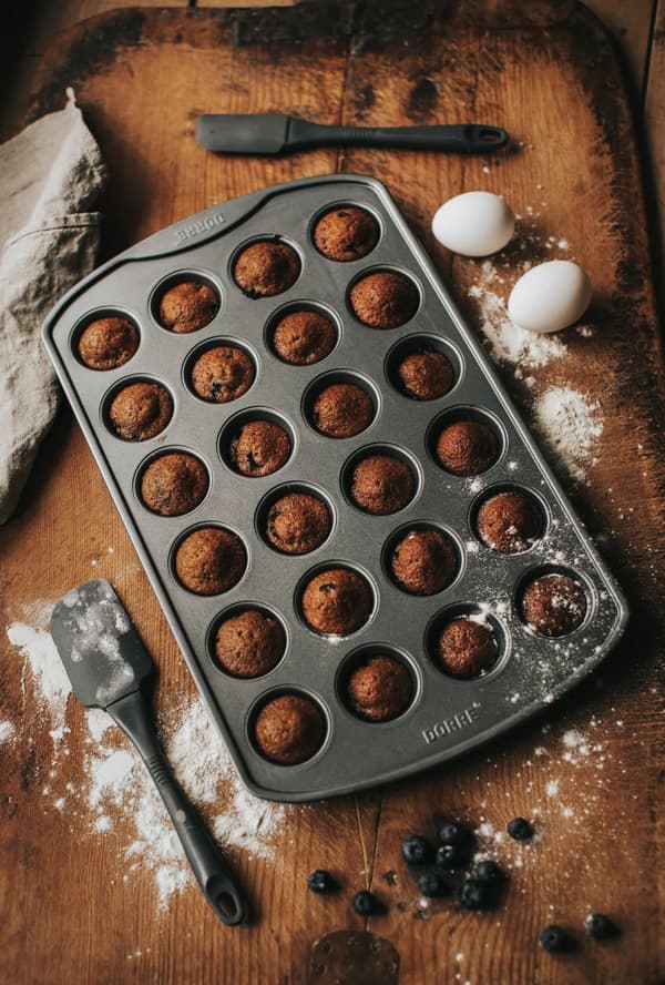 Muffinsform 24 stk – Mini muffinsplade Karabo kulstål | Dorre grå gray
