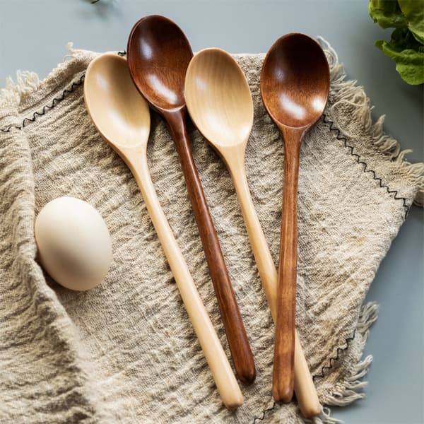 Sett med 4 treskjeer, ideelle for baking, dekorasjon, gravering