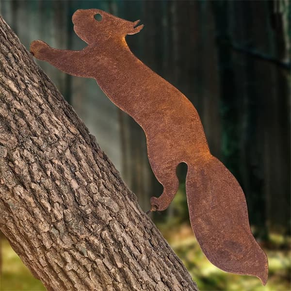 Egern træ - Metal havedekoration - 35cm - Naturlig rust