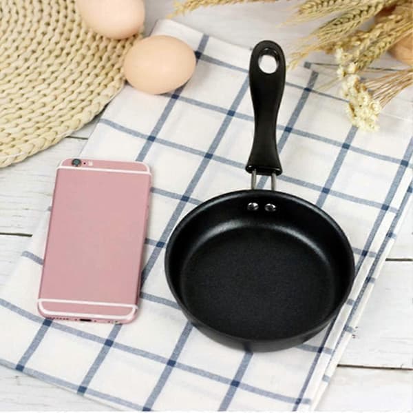 Mini Frying Pan for One Egg, 4.7 \" 12cm Mini Egg Pan with Handle Heat Resistant Non-Stick Pan, Portable Camping Frying Pan Induction Cooker