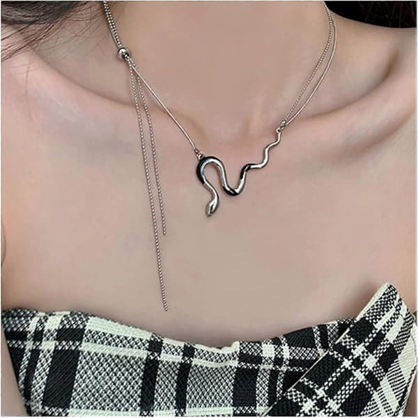 Punk Orm Choker Halskæde Sølv Kort Orm Vedhæng Halskæde Gotisk Slange Choker Halskæde Justerbar Orm Halskæde Smykker til Kvinder og Piger