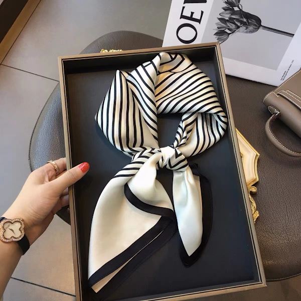 Tørklæde til kvinder, silke, lys farve Stripes - white
