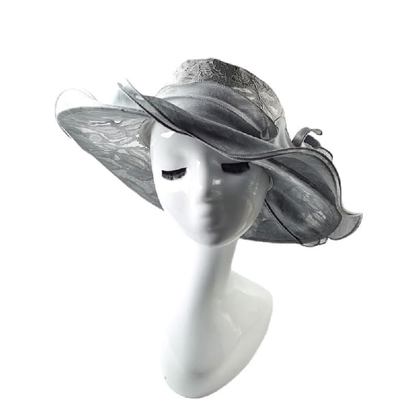 Grå dame bryllupshat elegant blonde solhat strandrejse sommer