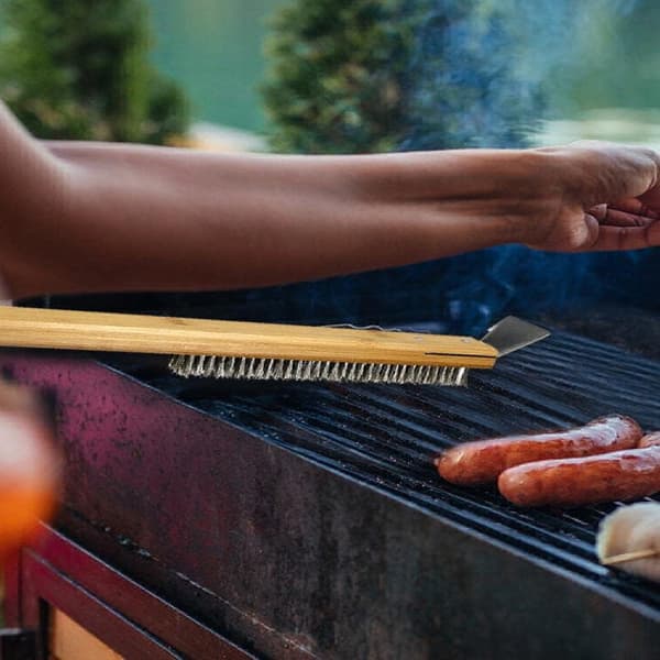 Pizzauunin puhdistusharja kaapimella ja pitkällä varrella, grillin puhdistusharja pizzauunin tarvikkeet
