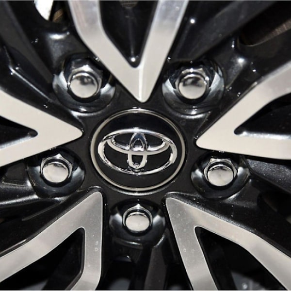 4 kpl Toyota 62mm pyörän keskiön pölykapselit logolle, musta