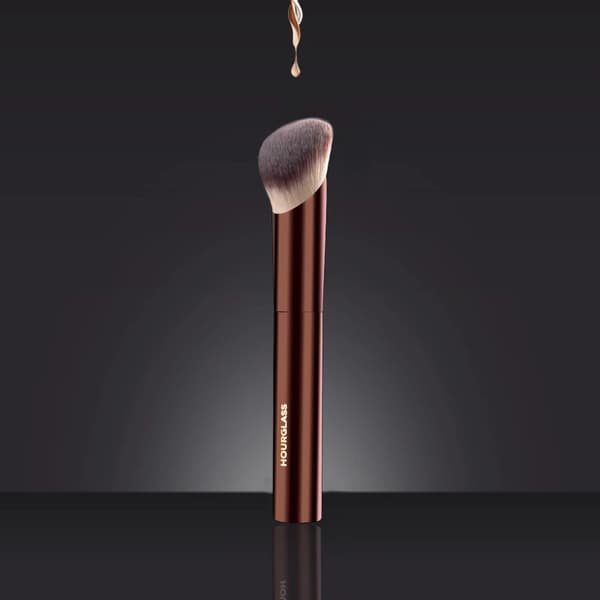 Hourglass Sminkekost - No.21 Ambient Soft Glow Foundation Brush, Mykt Fiberhår, Motedesign, Enkel Ansiktskost 21