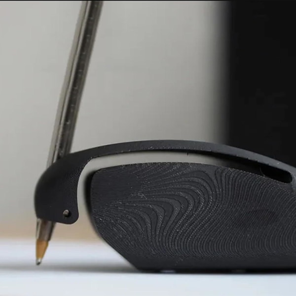 Kirjoitus- ja piirustusapuvälineet, kirjoitusapu kynänpidike Parkinsonin potilaille, ergonomiset kynäotteet black