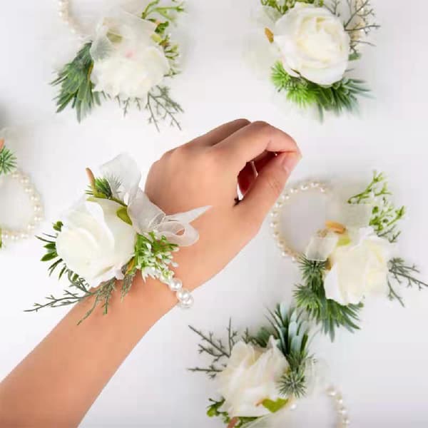 Elfenbensrose håndledscorsage armbånd og mænds knaphulsblomst