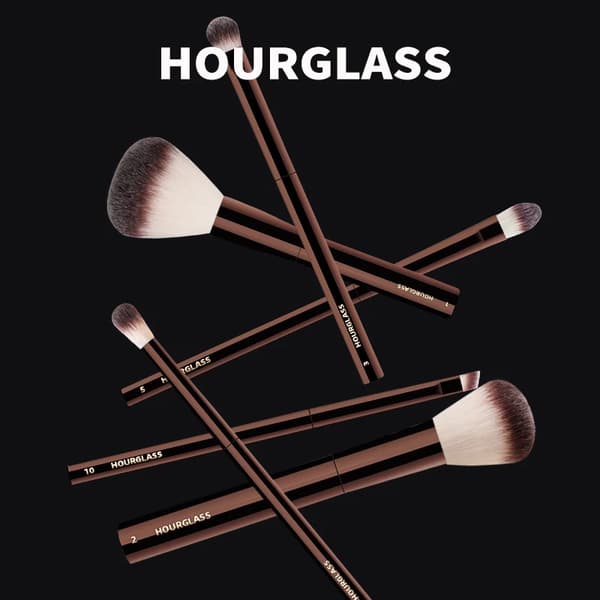 Hourglass Sminkekost - No.21 Ambient Soft Glow Foundation Brush, Mykt Fiberhår, Motedesign, Enkel Ansiktskost 21