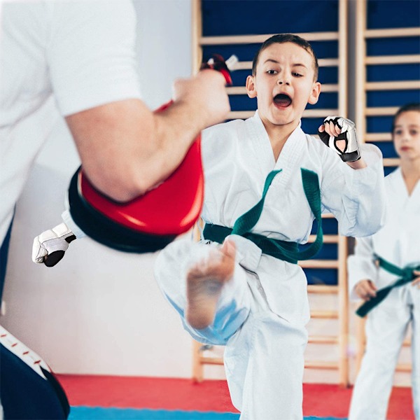 Ett par boxningssäckar Taekwondo Karatehandskar för sparring Y M