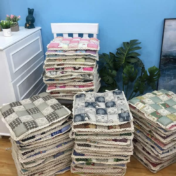 Grøn 16x16 tommer patchwork stolehynde med bindebånd og skridsikker blondekant – Rustik blomstret sædehynde til køkken og spisestue