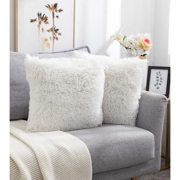 2-pack fluffiga kuddfodral i fuskpäls 43x43cm Vit