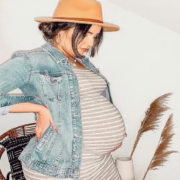 Daglig bruk og babyshower, tettsittende ermeløs mammakjole, side