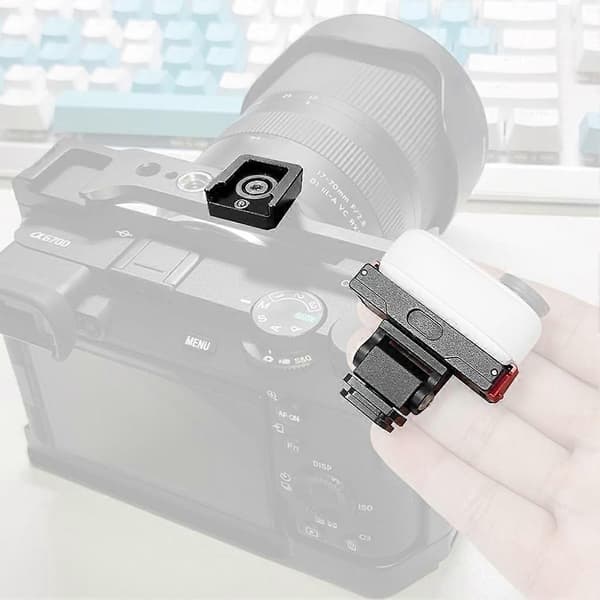 Passer for Insta360 GO3S/3 Magnetisk hurtigutløser kaldsko til 1/4 base multifunksjonsjustering fast feste, B Svart Charging model Black