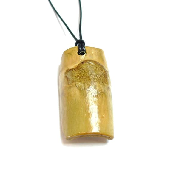 Halsband med Hänge av Bambu