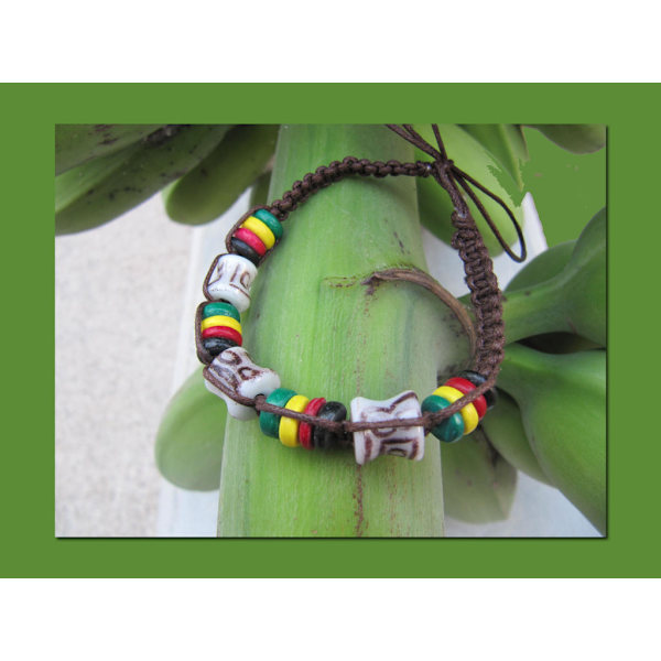 Rastaarmband resin- & träpärlor