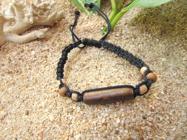 Reglerbart Armband med träpärla