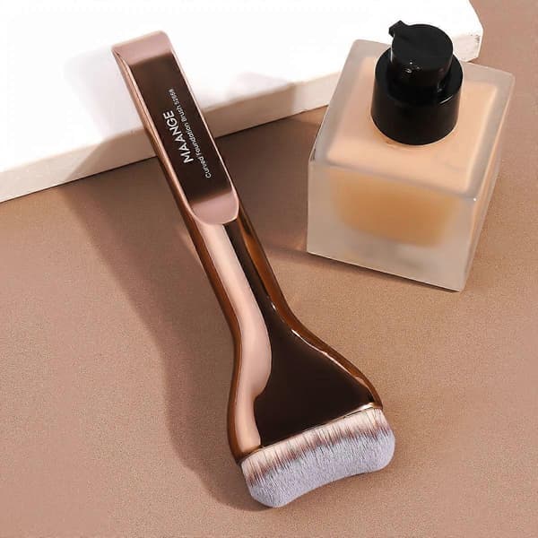 Buet Foundationbørste, Bløde Nylonbørster, Professionel Makeupbørste til Flydende Foundation BB Cream Puder, Rejsevenlig