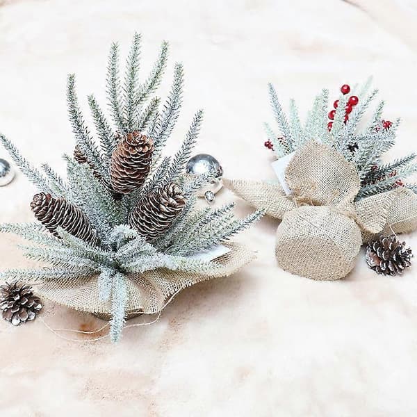 Julepynt i potte som snø, minijuletre til juledekorasjon