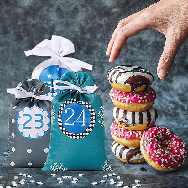 Gjenbrukbare julekalenderposer, DIY-adventskalender med treklyper