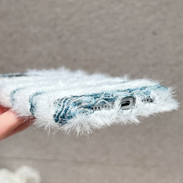 iPhone 16 Pro Max Randig Tyg Plush TPU Skal Grå