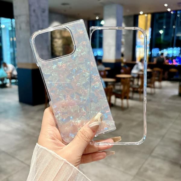 för Pixel 10 Pro Fällbar Skal med Pärlemorskalad Textur Röd
