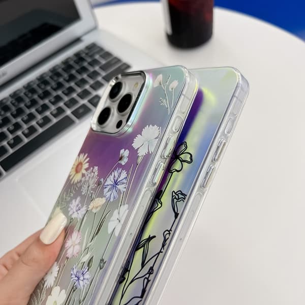 iPhone 16 Pro Max Skal med Elektropläterad Laser Blomstertextur Persikoblomma AH4