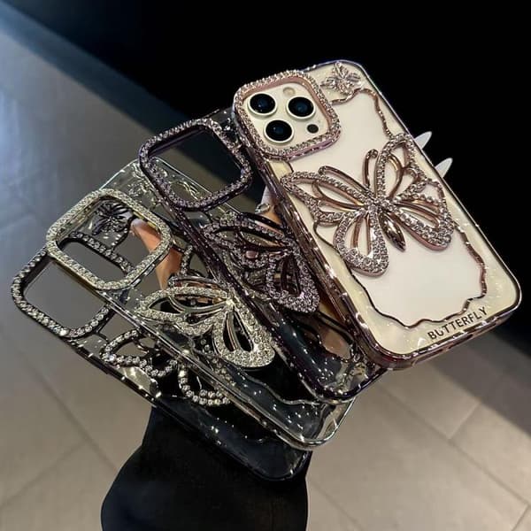 iPhone 18 Pro Max / iPhone 17 Pro Max Skal med Hålformad Fjäril och Elektroplätering Roséguld