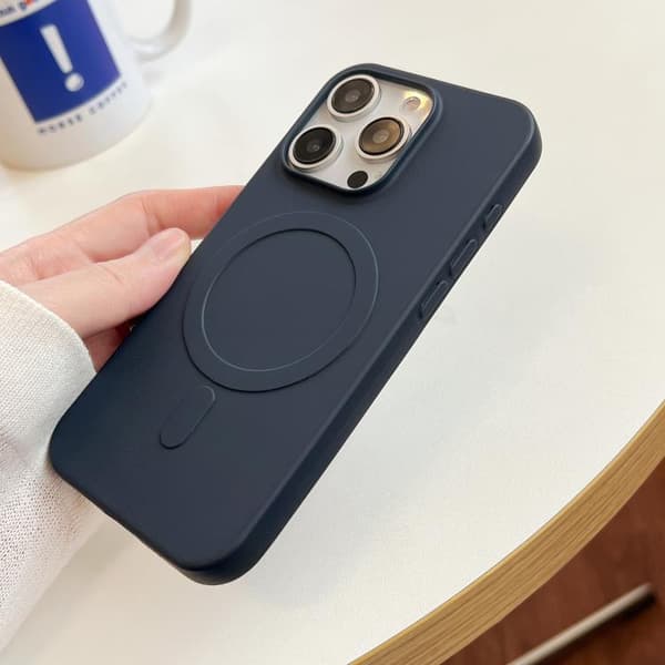 iPhone 16 Pro Max Stripe MagSafe TPU Skal - Skydda din telefon med stil Mörkblå
