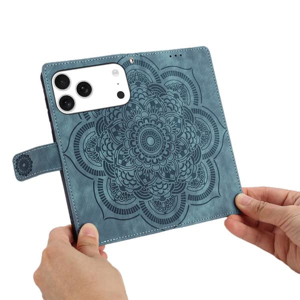 iPhone 18 Pro Max / iPhone 17 Pro Max Skal Läderfodral med Mandala Prägling - Retro Frostad Design Blå
