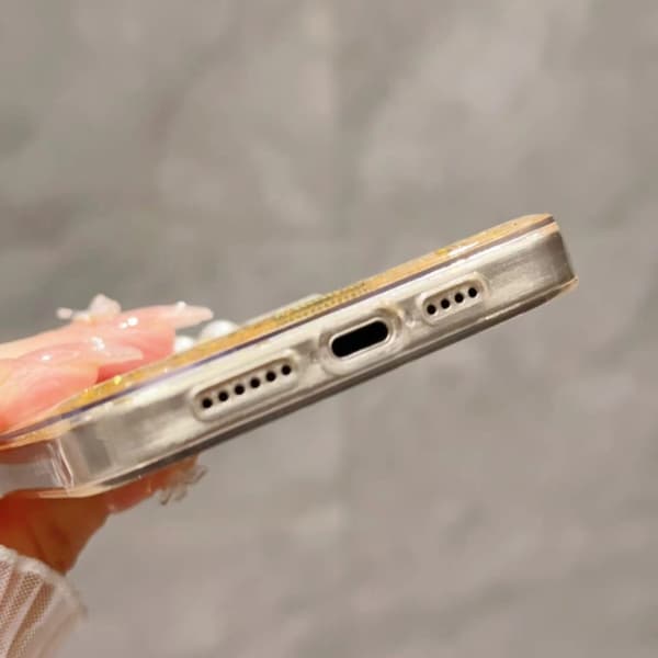 iPhone 16 Pro Max Skal med Guldfolie och Pärlrosett Rosett