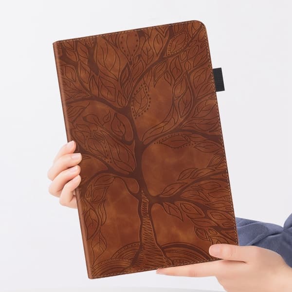 iPad Pro 13 2024 Skal - Tree Life Series Prägad Smart Läderfodral Brun