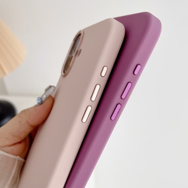 iPhone 16 Pro Metallisk Flytande Silikon Skal med Skin Feel Vit