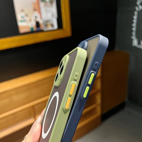 iPhone 18 Pro Max / iPhone 17 Pro Max Hawkeye Skin Feel MagSafe Skal Mörkgrön