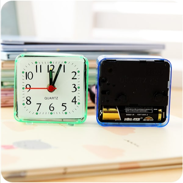 Kvadratisk väckarklocka transparent fodral kompakt digital mini sovrum sängbordskontor elektronisk klocka (grön)