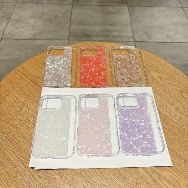 för Pixel 10 Pro Fällbar Skal med Pärlemorskalad Textur Vit